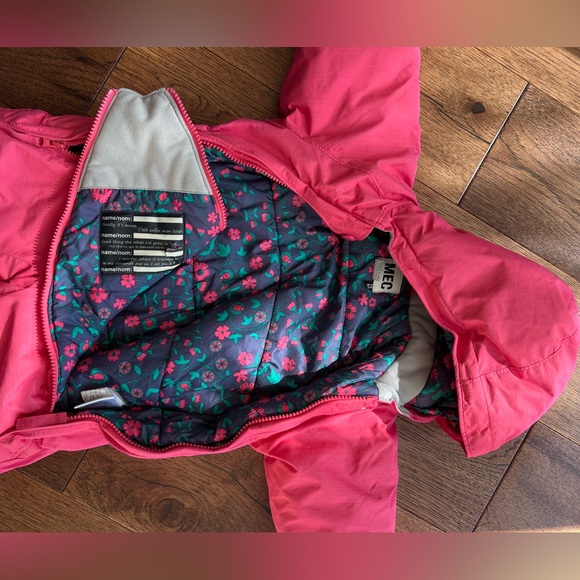 MEC toaster snowsuit size 12 months - pink - Picture 3 of 3